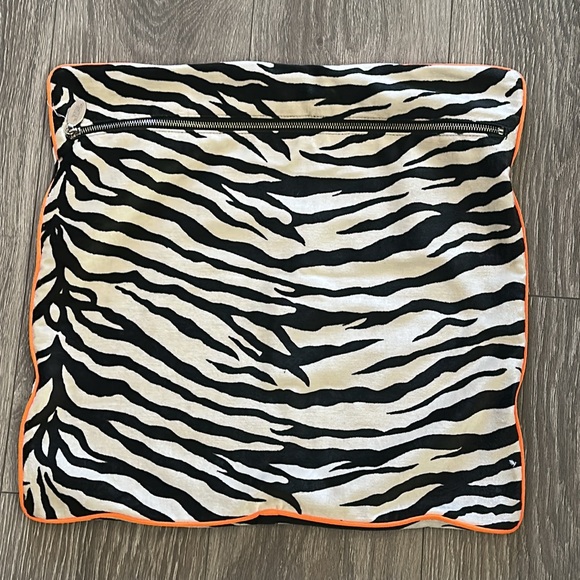Rare Tarina Tarantino Zebra Print Square Pillow Cover - Picture 2 of 3